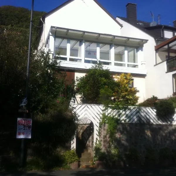 Ferienhaus Moselblick mit kostenfreien ÖPNV-Ticket, hotel in Ürzig