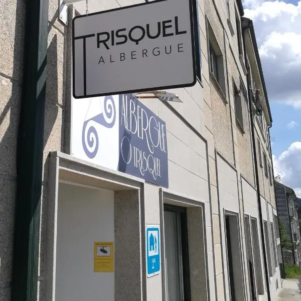 Albergue O Trisquel, hotel in A Brea