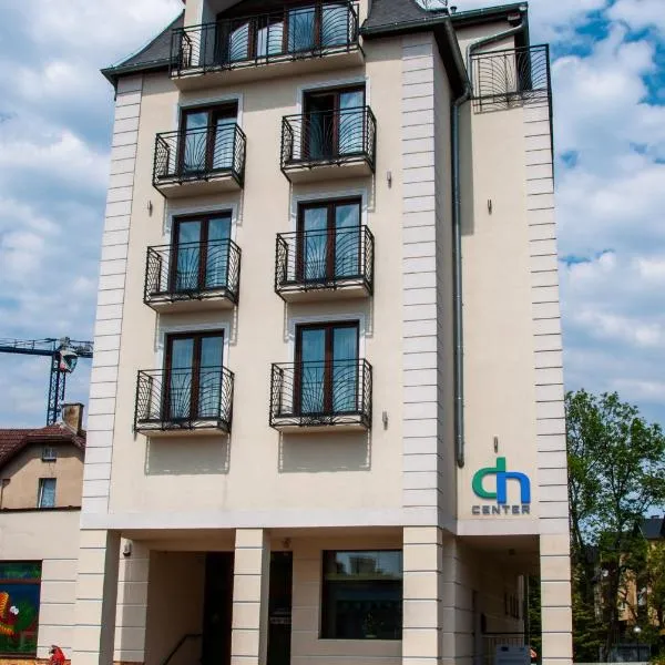 D.N. Center, hotel en Ładzin