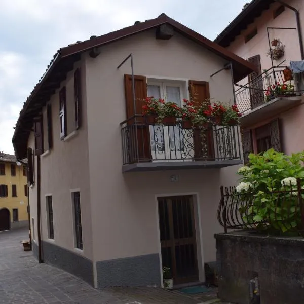 La casetta in piazzetta, hotel in Vestone