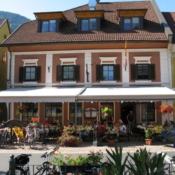 Gasthof zum Goldenen Rössl, hotel v destinaci Sachsenburg