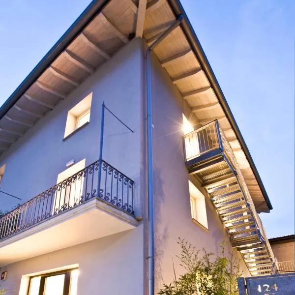 Manzoni 124 Bed&Relax, hotel v destinaci Esine