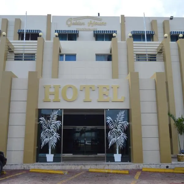 Golden House Hotel & Convention Center, hotel in El Paredón