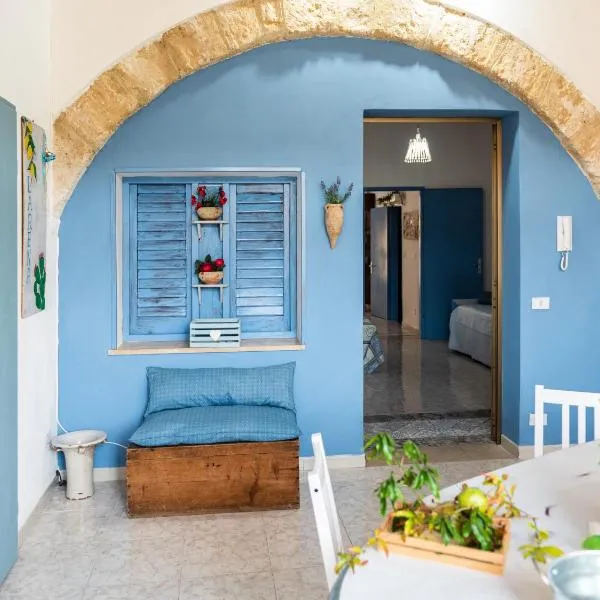 L' Arena Suite - Sicilian style 140 mq flat with balcony and Arena seeview, hotel di Castellammare del Golfo
