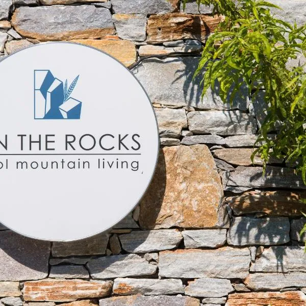 On The Rocks, hotel v destinaci Theológos