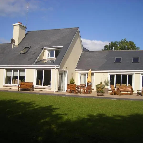 Camillaun Lodge with Lough Corrib Boat Hire, hotel v destinaci Oughterard