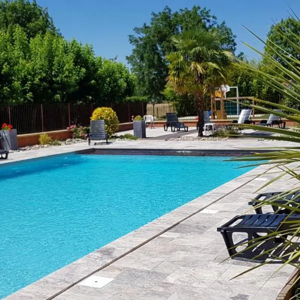 Logis Hotel Archambeau – hotel w mieście Thonac