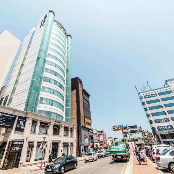 Gangneung Tourist Hotel, hotel v destinaci Kangnung
