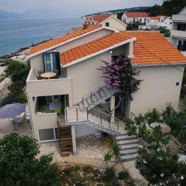 Apartments KraljicaMira, khách sạn ở Splitska