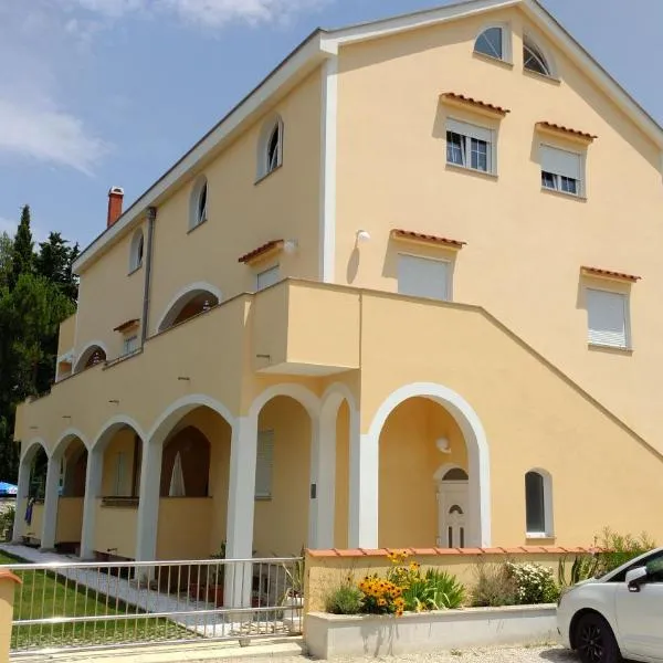 Apartments Jadera, hótel í Privlaka