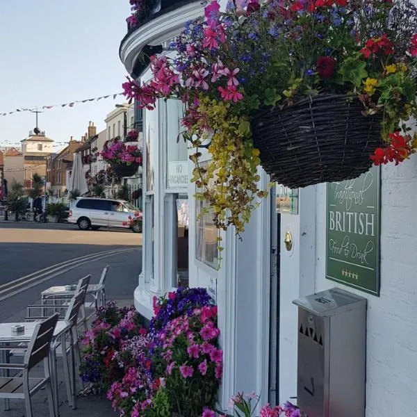 Waterfront Hotel, hotel in St Margarets at Cliff