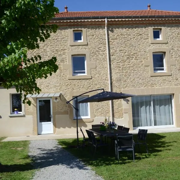 Gite les pins，位于Montchenu的酒店