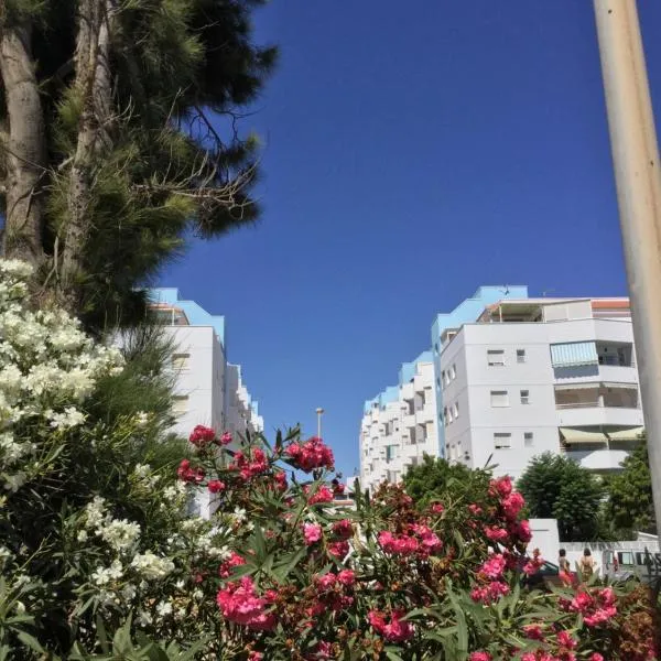 La Perla Azul Playa - Terraza al Sol, hotel en Roquetas de Mar