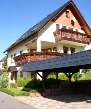 Ferienwohnung Edelmann, hotel in Markersbach