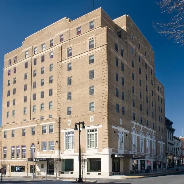 Grand Eastonian Hotel & Suites Easton, hotel en Hollo