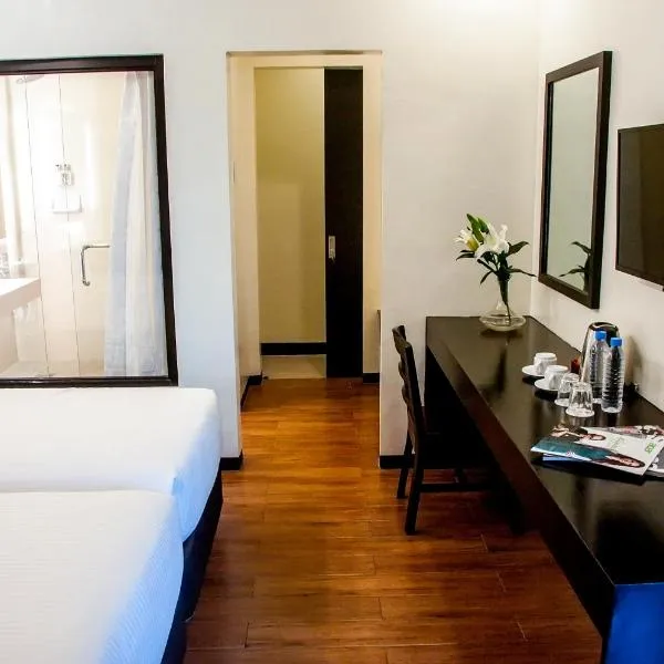 Piña Suites, hotel a Ormoc