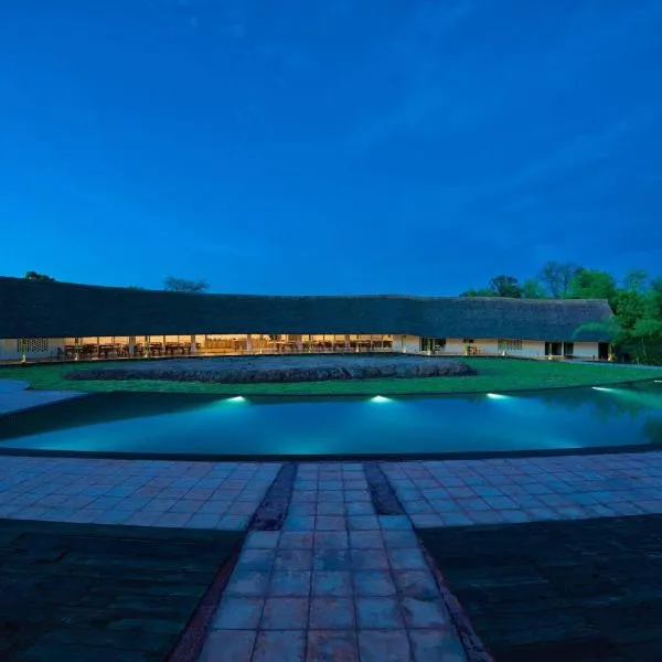 Red Earth Tadoba, hotel em Mohurli