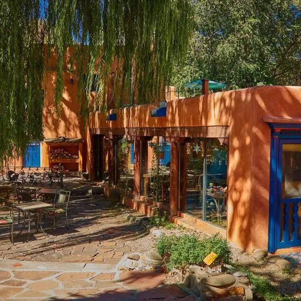 Adobe and Pines Inn Bed and Breakfast, hotel v destinaci Taos