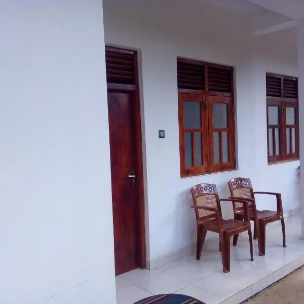 Dinesh Guest House โรงแรมในกตรคาม