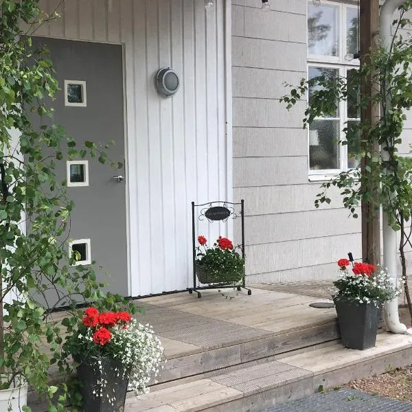 Stor lägenhet i Elofstorps Missionshus, hotel v destinaci Kristinehamn