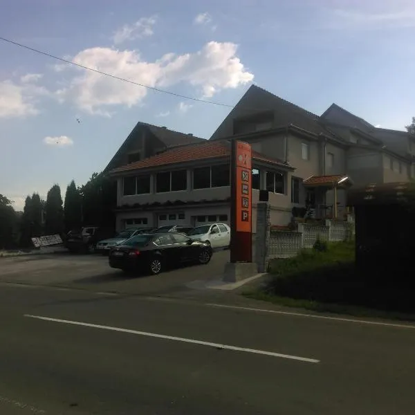 Karavan 123, hotel a Raška