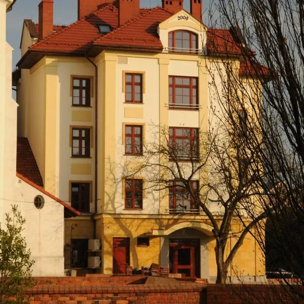 Arte, hotel v destinaci Brzeg