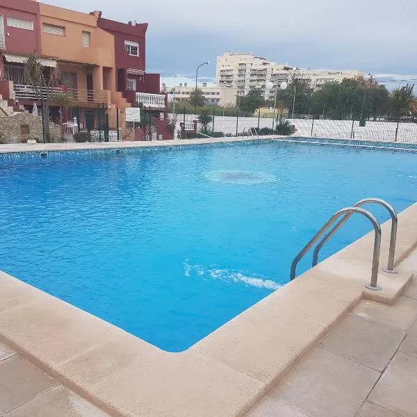 Dúplex, piscina y playa, hotel di Puebla de Farnals
