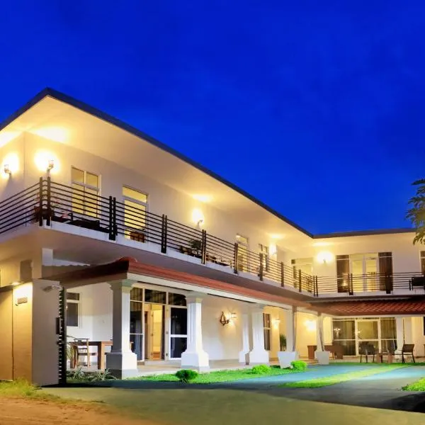 Ruth Villa, hotel v Negombu