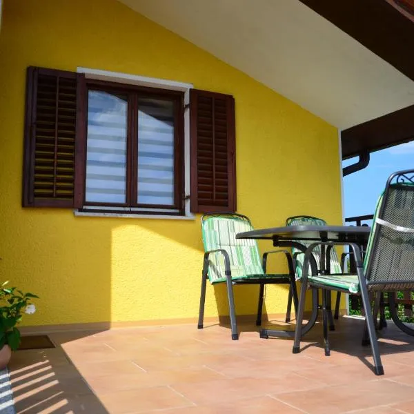 Apartma Louis, hotel in Dutovlje
