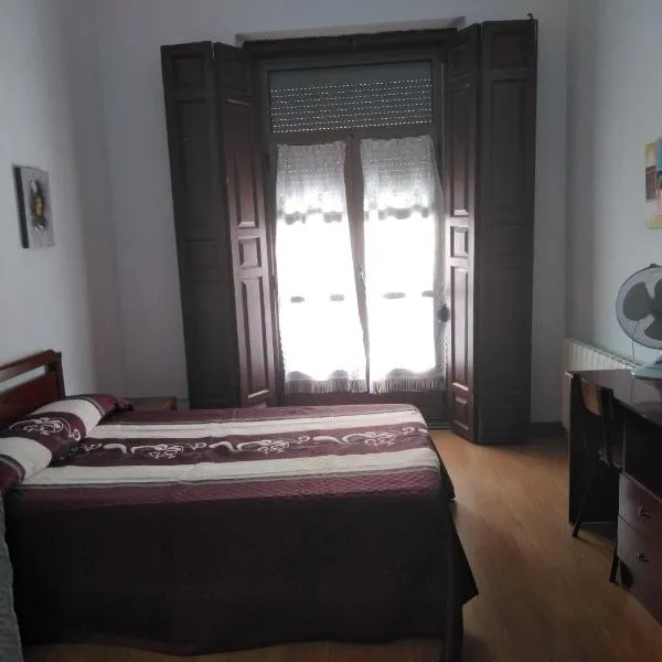 Pension Carretero, hotel v destinaci Cáceres