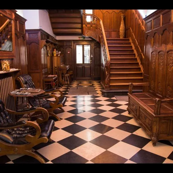 Au Manoir Des Vallees, hotel v destinaci Maffe