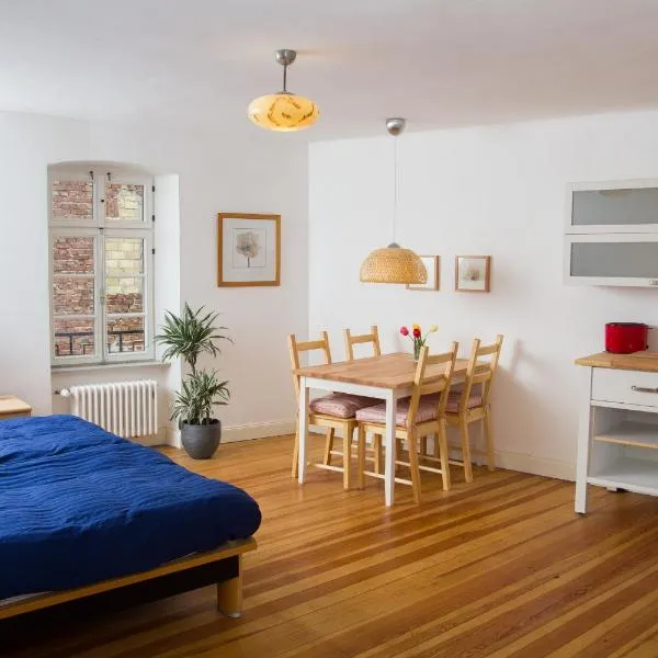 Gästezimmer Mittelgasse, hotel v destinaci Flörsheim-Dalsheim