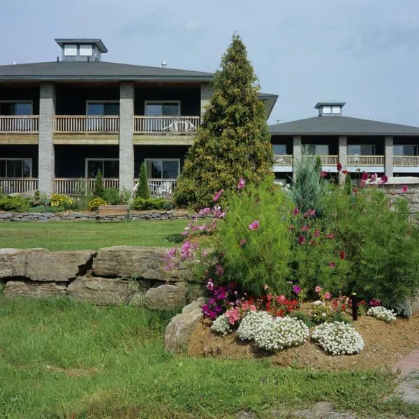 Highlands Four Season Resort, hôtel à Renfrew