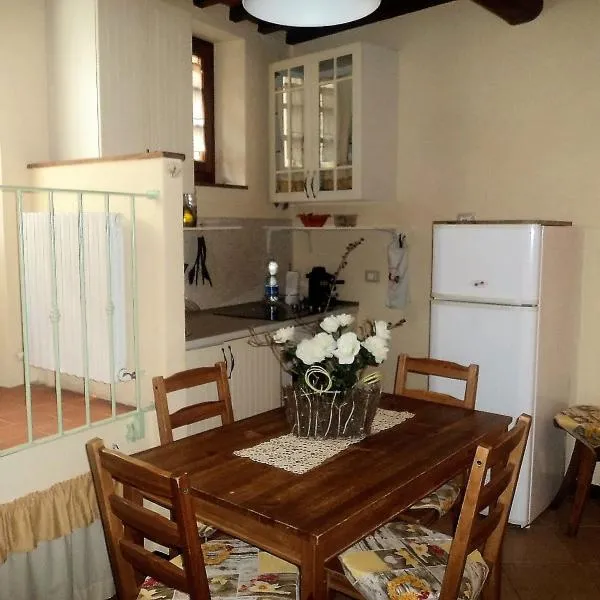 La Tana Nel Castelvecchio, hotel em Giampierone