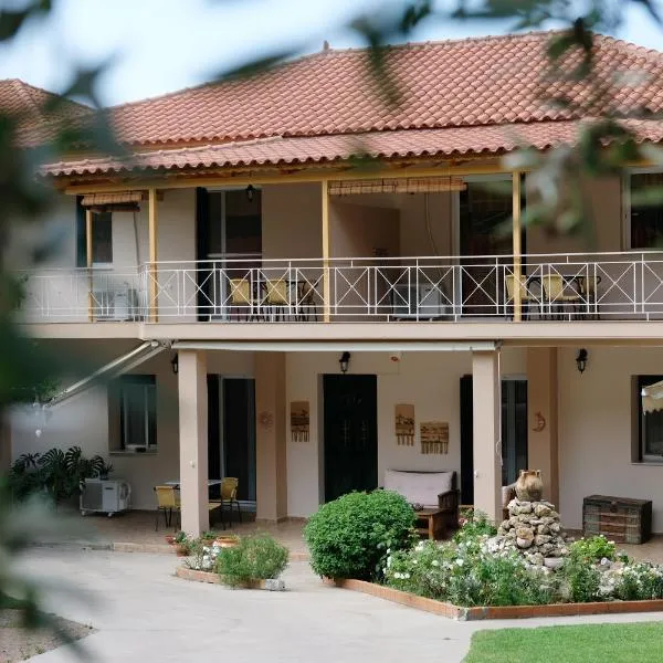 Anna Apartments، فندق في كايافس