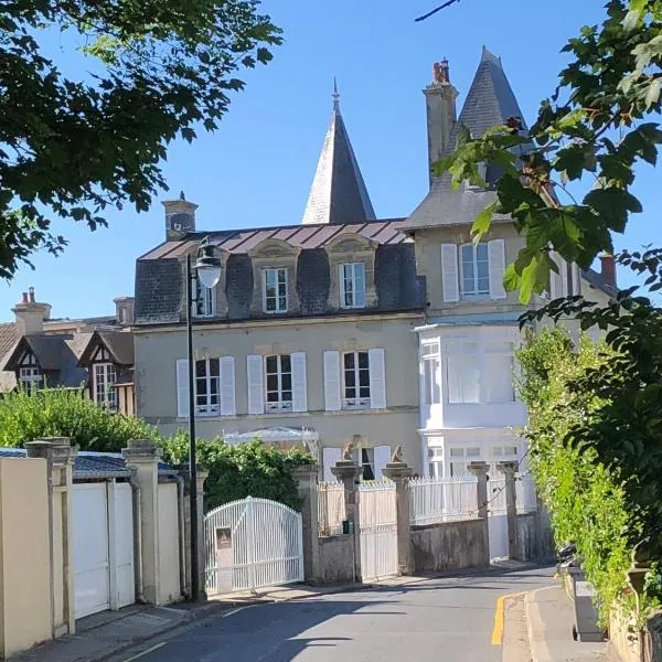 DDay Aviators Le Manoir, hotell i Arromanches-les-Bains