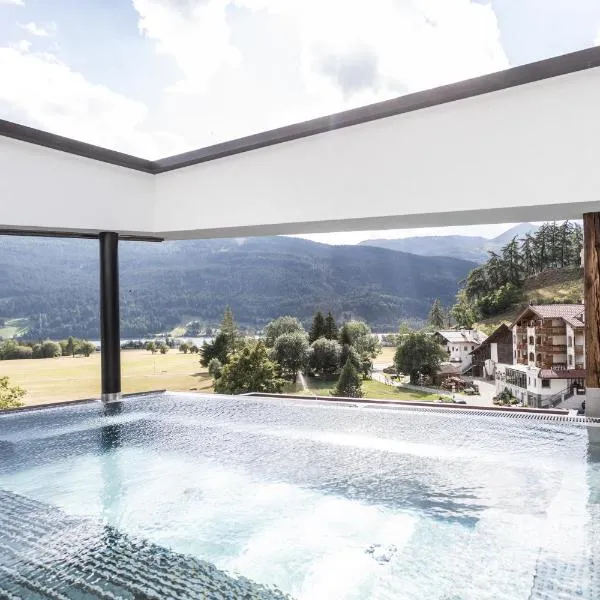 Aktiv- und Wellnesshotel Traube- Post, hotel em Curon Venosta