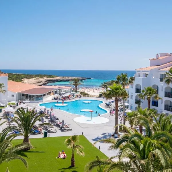 Carema Beach Menorca, hotel en Cala'n Bosch