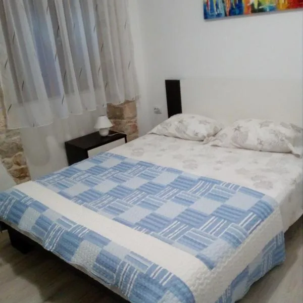 Apartment Elena, viešbutis mieste Čabrunići