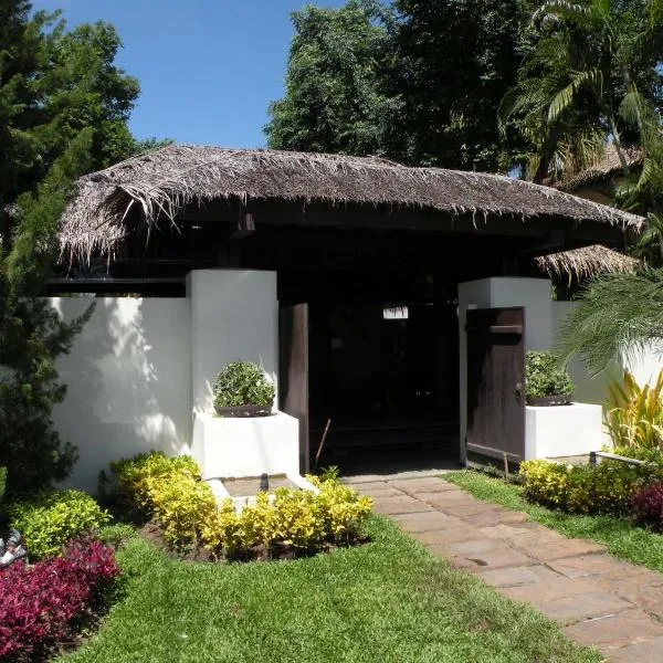 Ploy Resort, hotel in Kanchanaburi City