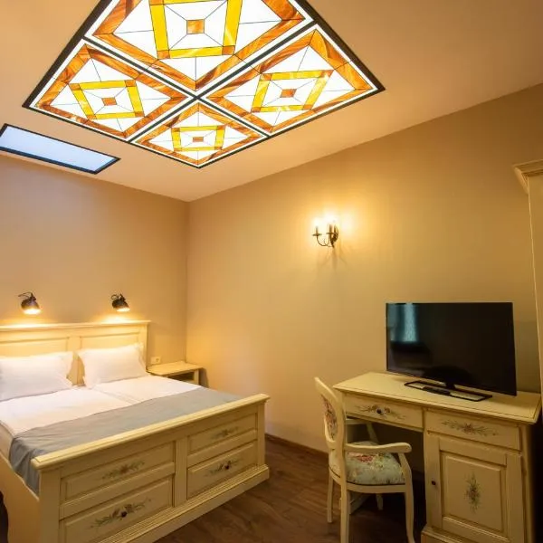 HOTEL BOUTIQUE CASA CHITIC -HOTEL AND RESTAURANT Str Johann Gott nr7, hotel v Brašove