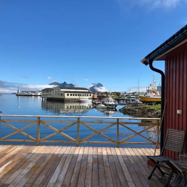 Nora's Waterfront Cabin, hotel em Svolvær