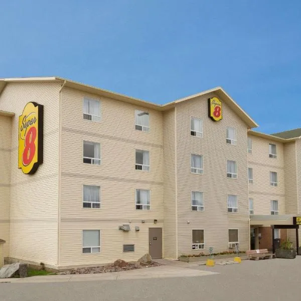 Super 8 by Wyndham Yellowknife, отель в городе Йеллоунайф