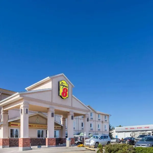 Super 8 by Wyndham Moose Jaw SK, hotelli kohteessa Moose Jaw