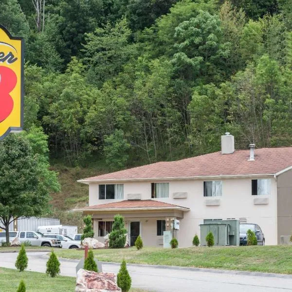 Super 8 by Wyndham Pittsburgh/Monroeville, hotell i Natrona Heights