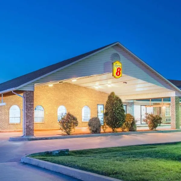 Super 8 by Wyndham Big Cabin/Vinita Area, Hotel in Langley