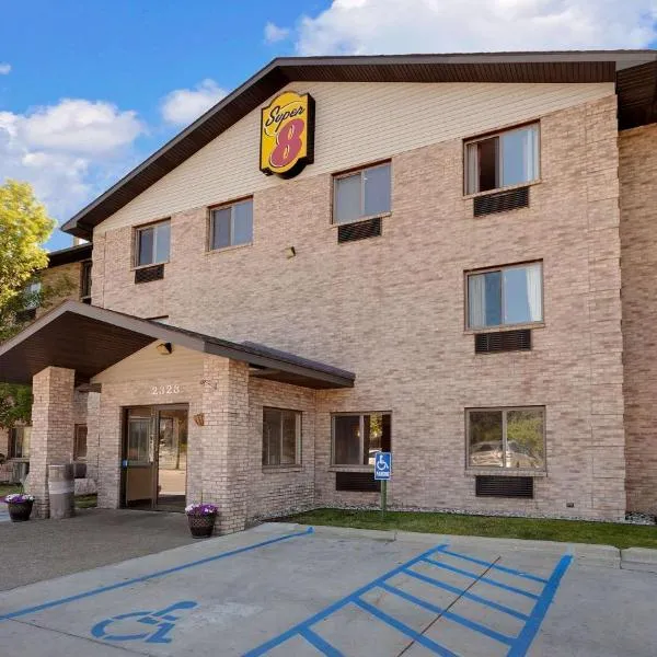 Super 8 by Wyndham Mt. Pleasant, Hotel in Alma