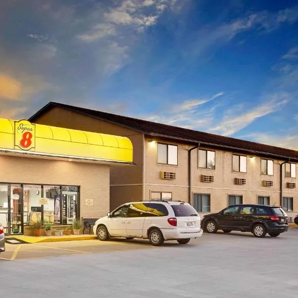 Super 8 by Wyndham Macomb, hotel v destinaci Macomb