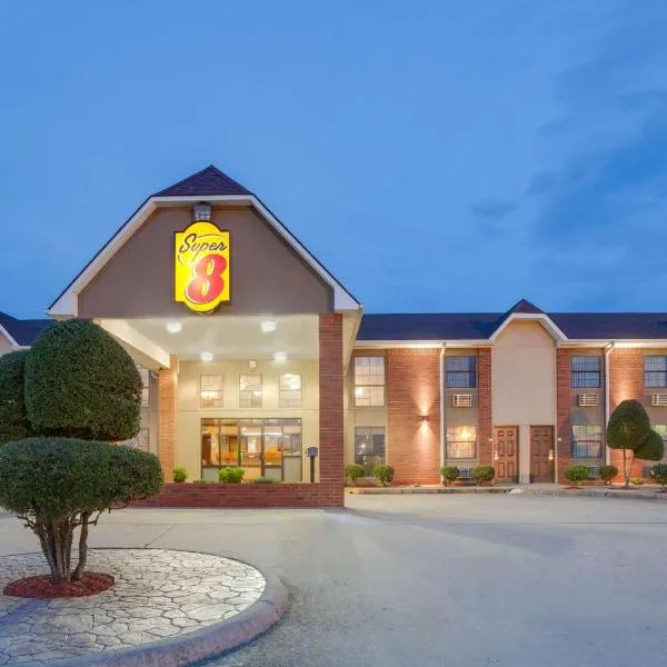 Super 8 by Wyndham Morrilton, hotel di Perryville