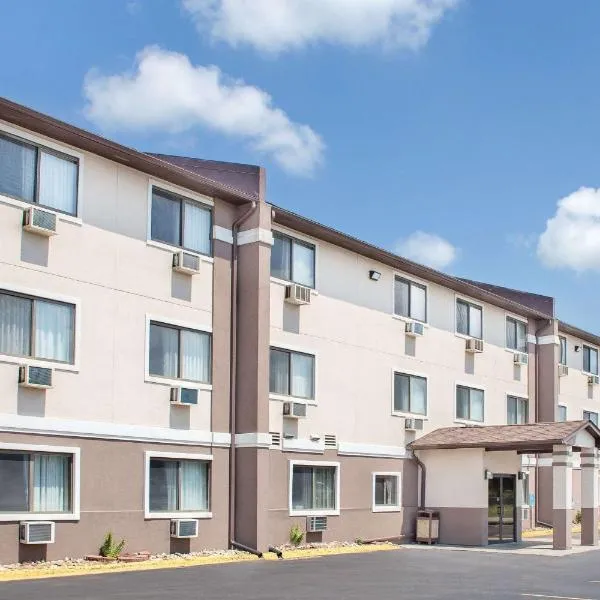 Boarders Inn & Suites by Cobblestone Hotels Waterloo Cedar Falls, hotel v mestu Waterloo